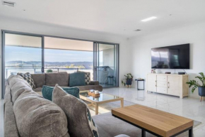 Helm House - A Contemporary Coastal Group Retreat